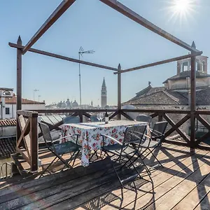 san-marco-vista-sui-tetti-veneziani-apartment.hotelinveneto.com/